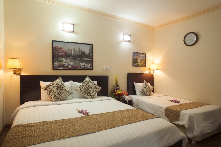 Phòng Deluxe Triple - Khách sạn Trendy